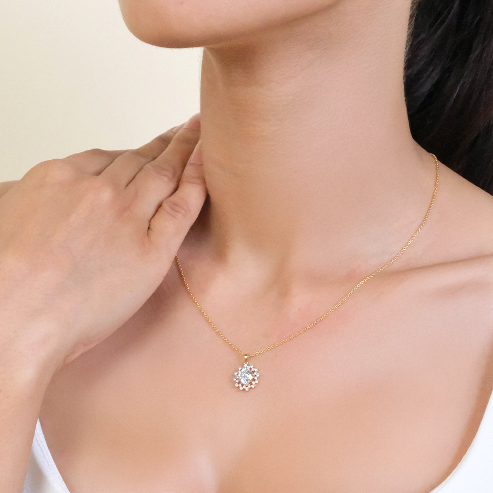 Day bloom - Lab Diamond Solitaire Necklace Secondary image