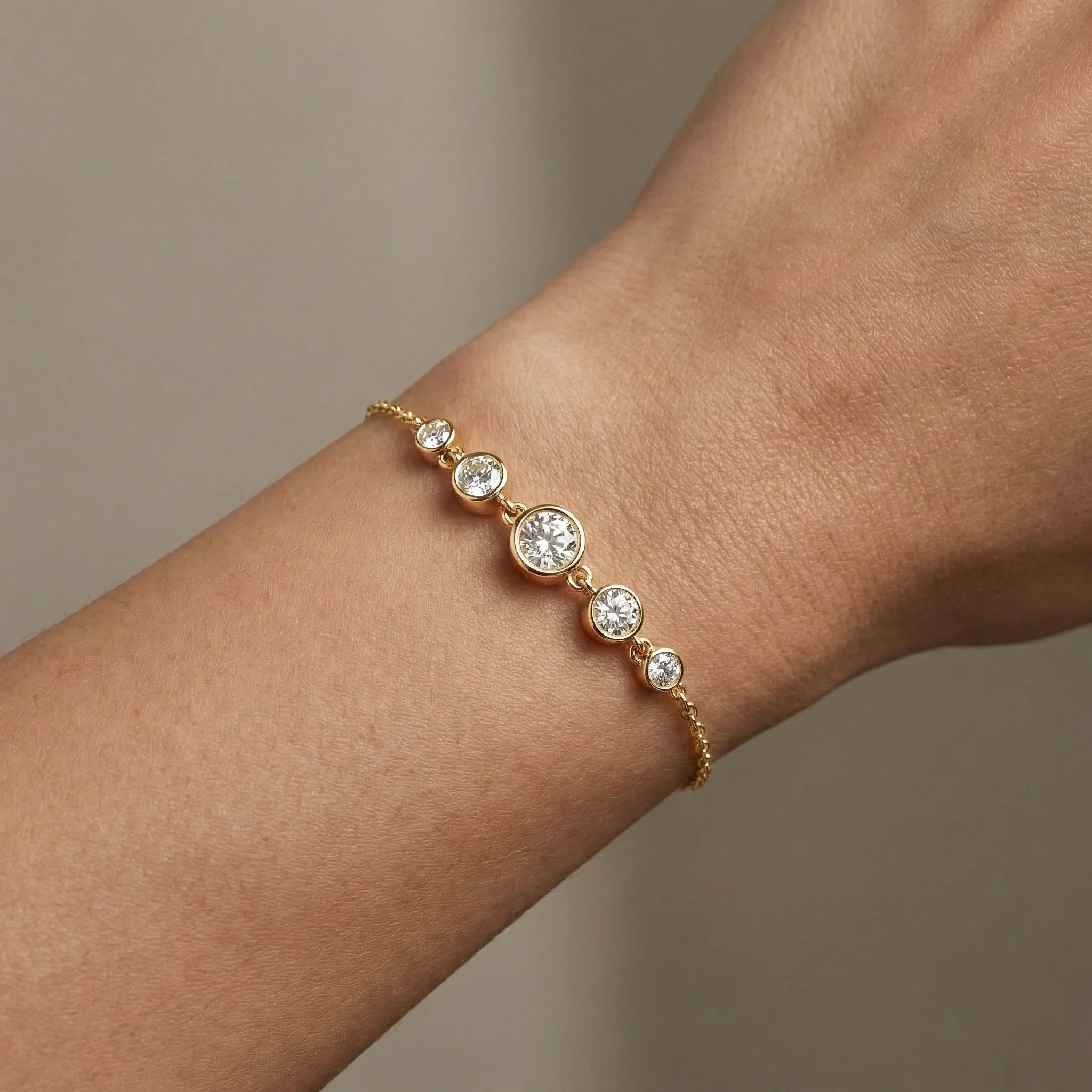 Solitaire Drops - Pure Gold Lab Diamond Bracelet Secondary image