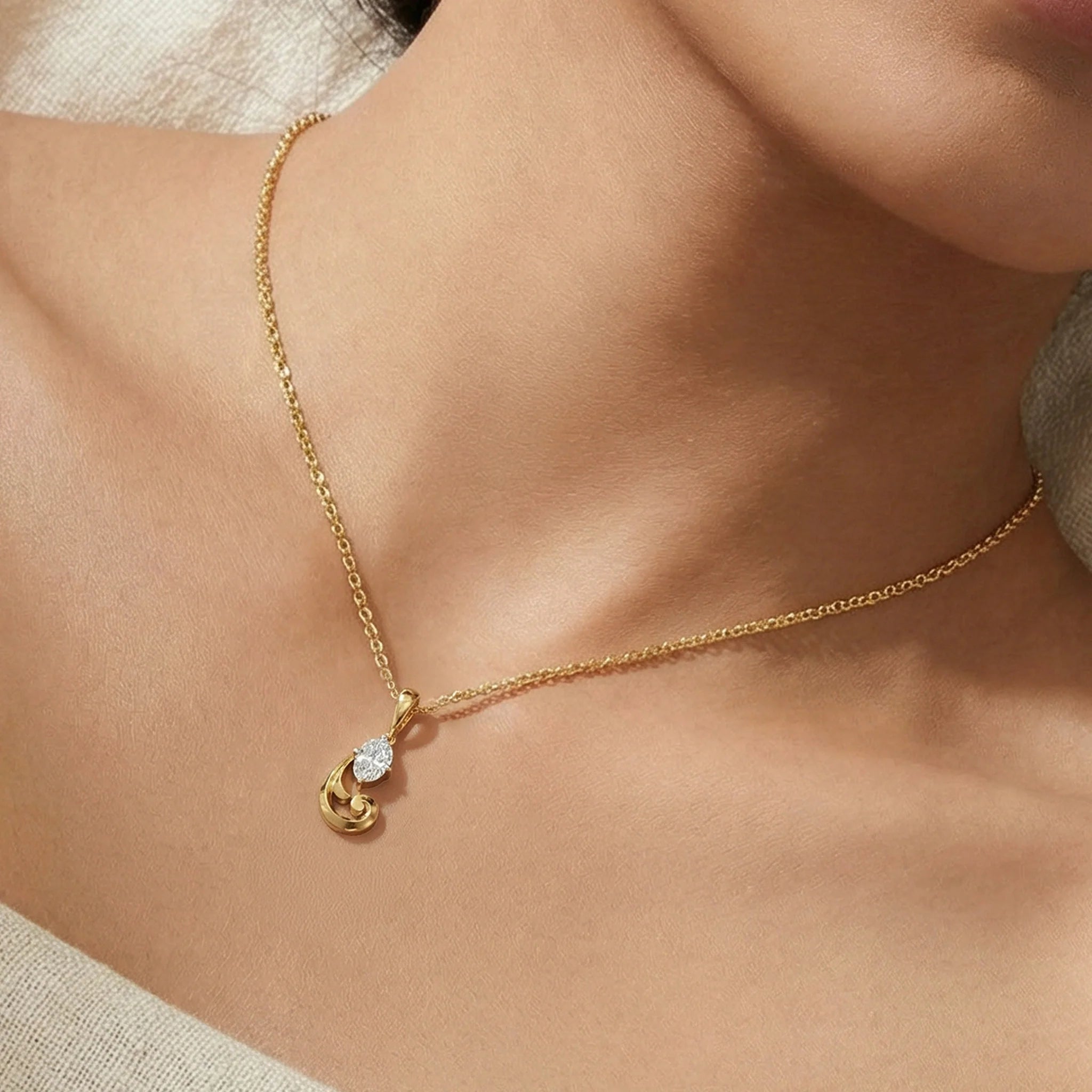 Baroque Grace - Pure Gold Oval Lab Diamond Pendant Secondary image