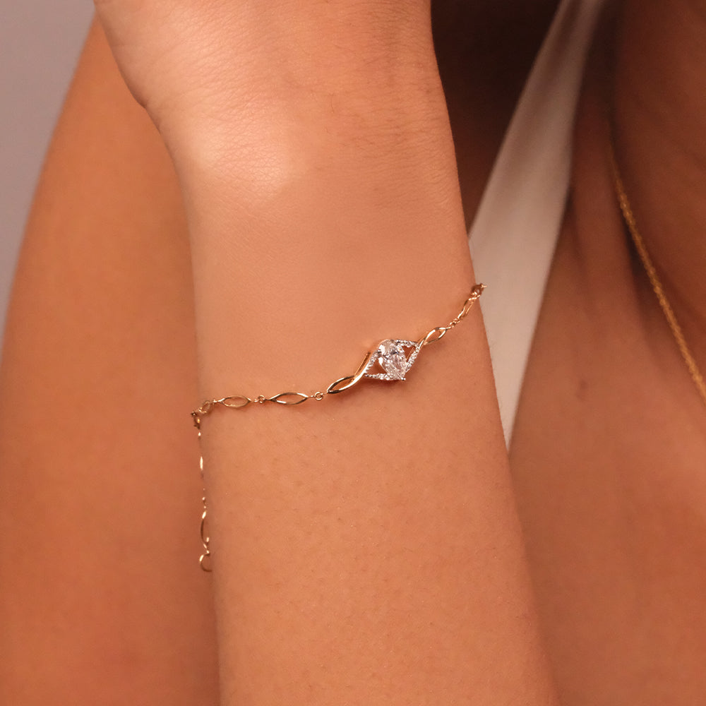 Threaded in Pear - Pure Gold Lab Diamond Solitaire Bracelet Secondary image