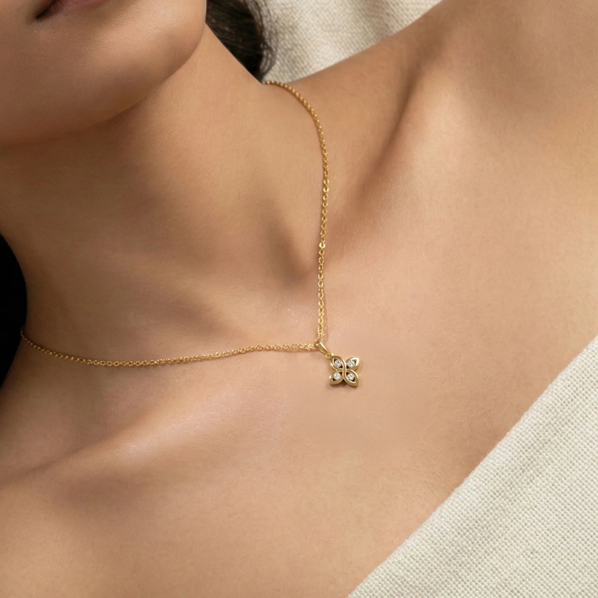 Clove Embrace - Lab Diamond Pendant Secondary image