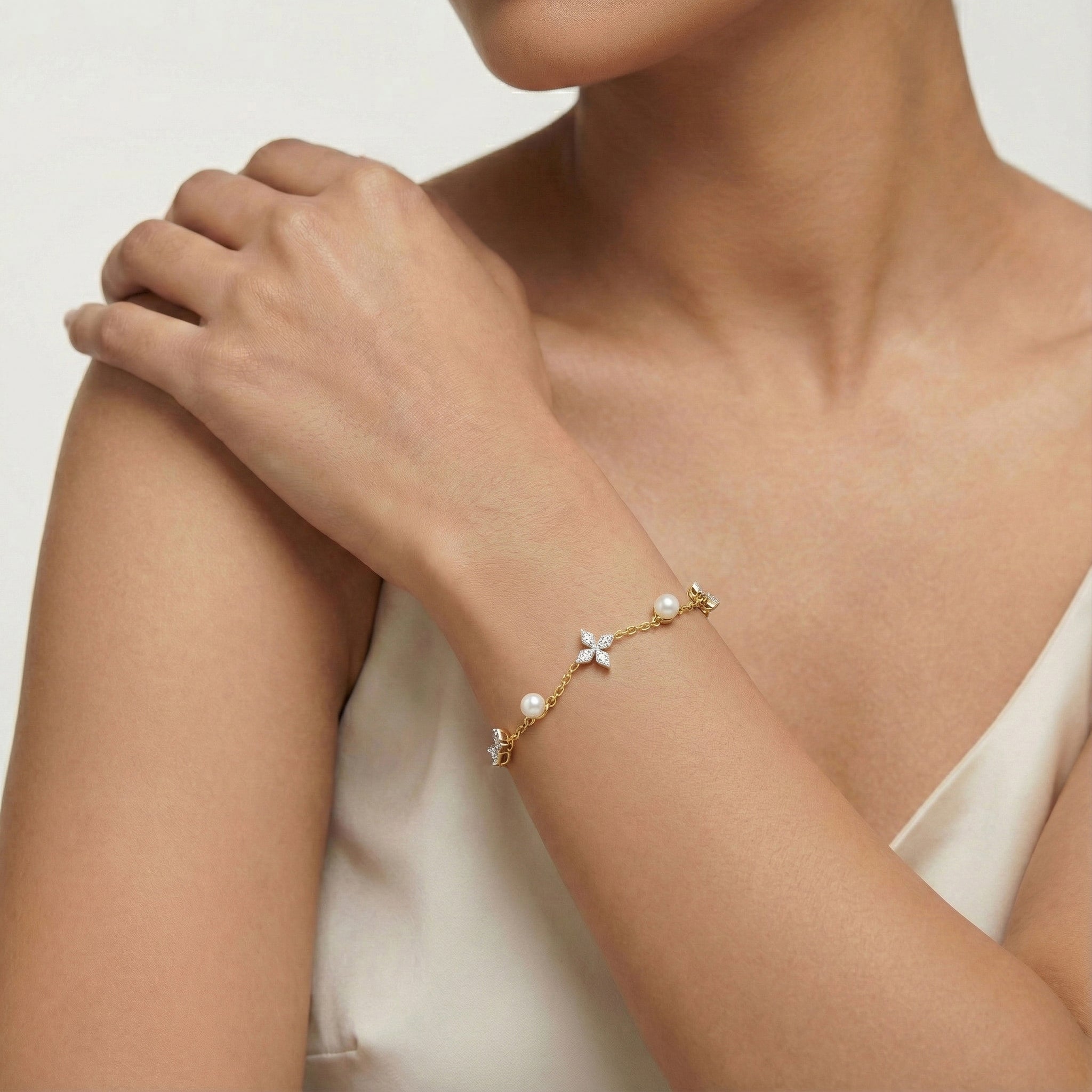 Crystal Pearls - Lab Diamond Bracelet Main image
